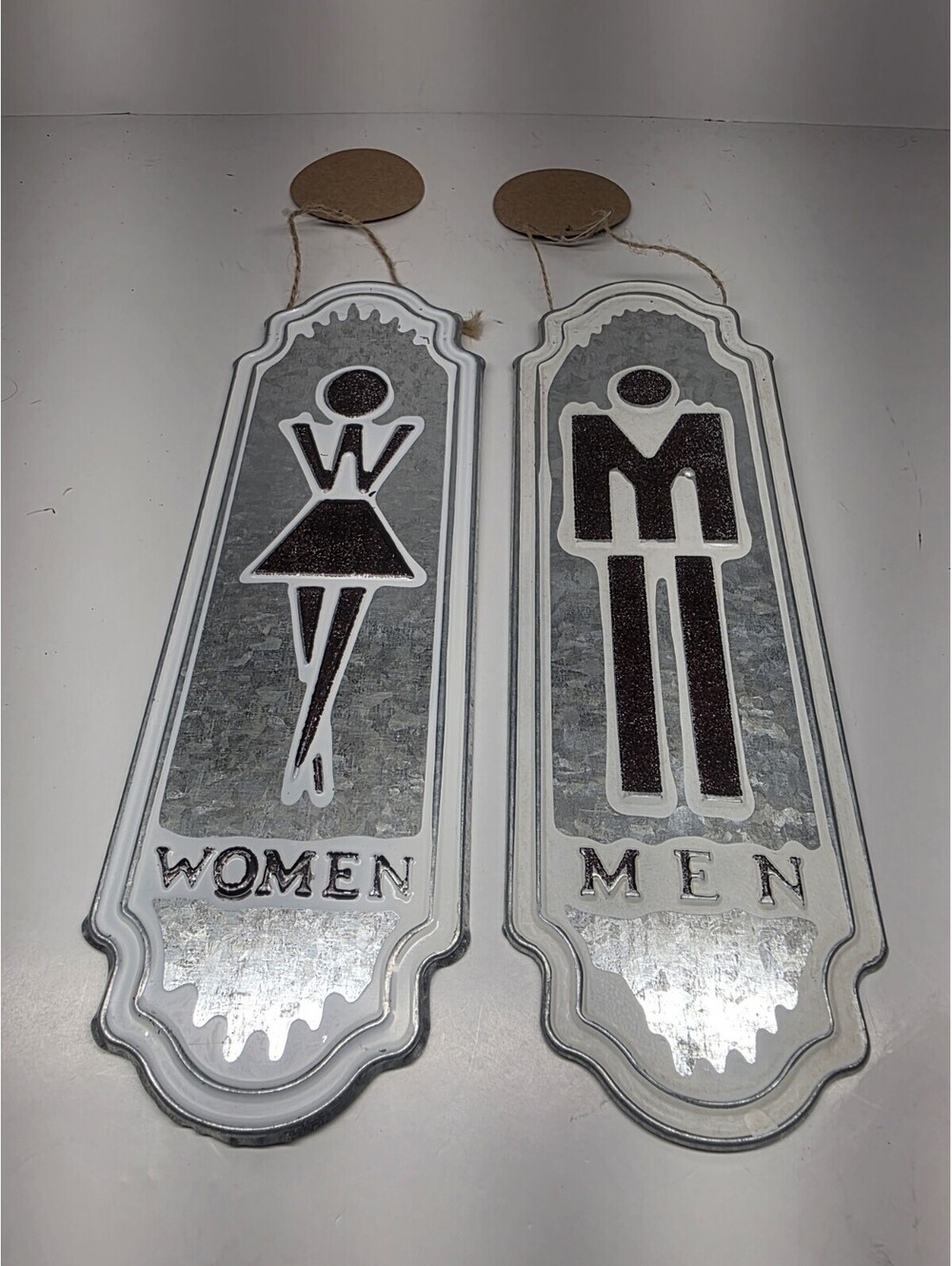 Set Of Men / Women Aluminum Bathroom Signs Country